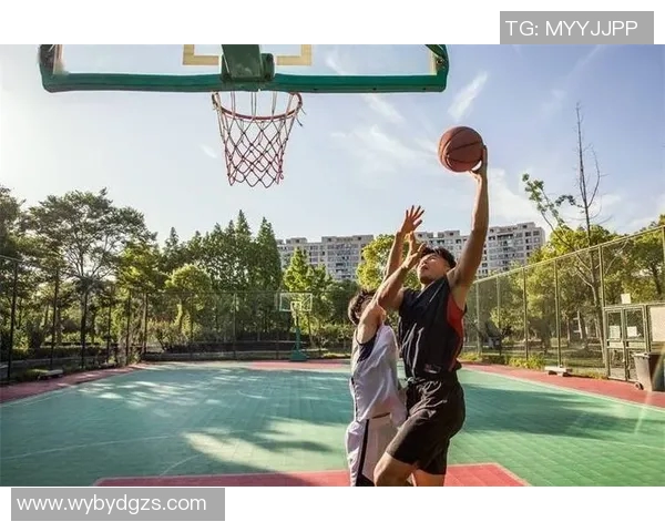 姚明青岛街头漫步的故事与篮球梦想的交汇瞬间 姚明青岛街头漫步的故事与篮球梦想的交汇瞬间