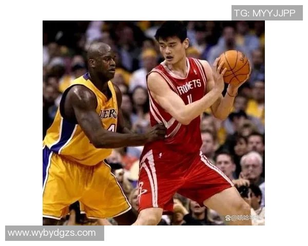 皮尔斯盖帽姚明的经典瞬间揭示篮球场上的意外与传奇