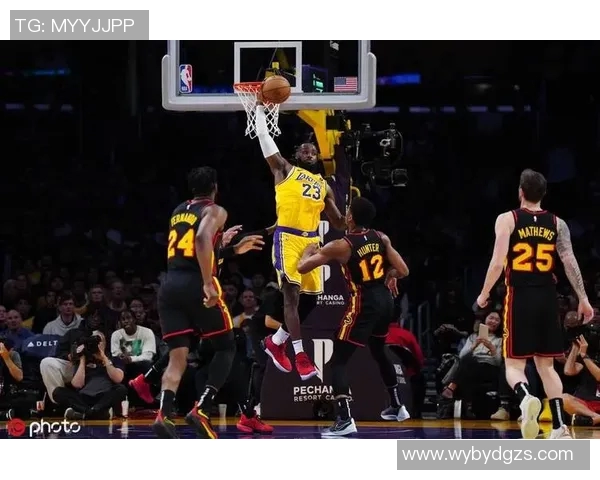 詹姆斯带领湖人大胜太阳，迎来三连胜：王者之风再现